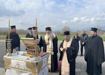 Τρισάγιο από τον Αρχιεπίσκοπο στο τόπο του σιδηροδρομικού δυστυχήματος των Τεμπών