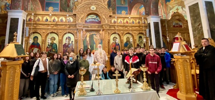 Υποδειγματικές Θείες Λειτουργίες για μαθητές από τον Μητρ. Δημητριάδος