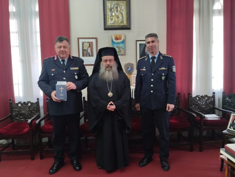 Εθιμοτυπική επίσκεψη του Περιφερειακού Αστυνομικού Διευθυντή στον Μητρ. Χίου