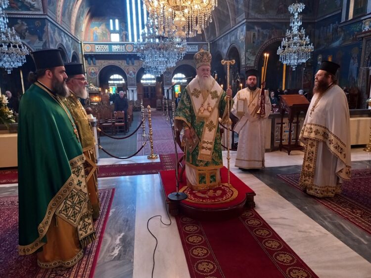 Μας ταΐζουν ψέματα και επιθυμούν αυτά τα ψέματα να γίνουν πρότυπα ζωής