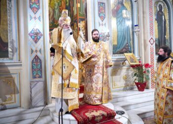 Χειροτονία νέου Διακόνου από τον Μητροπολίτη Πειραιώς