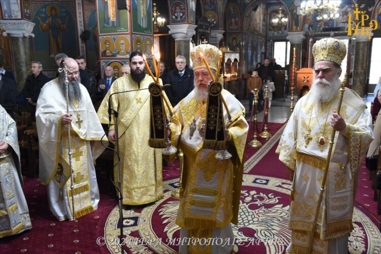 Δισαρχιερατική Θεία Λειτουργία στον Μητροπολιτικό Ναό  Άρτας
