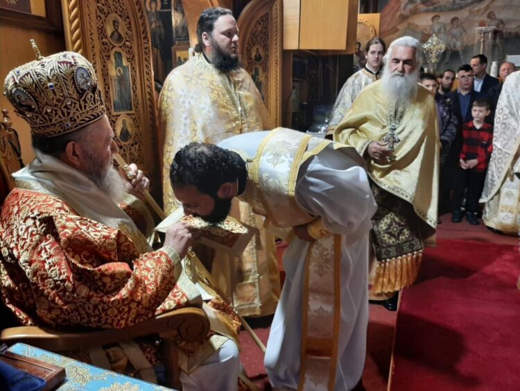 ΧΕΙΡΟΤΟΝΙΑ ΠΡΕΣΒΥΤΕΡΟΥ ΑΠΟ ΤΟΝ ΜΗΤΡΟΠΟΛΙΤΗ ΧΑΛΚΙΔΟΣ