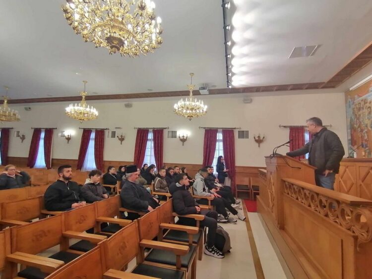 Επίσκεψη του Ενιαίου Εκκλησιαστικού  Γυμνασίου-Λυκείου Νεαπόλεως στο Διορθόδοξο Κέντρο