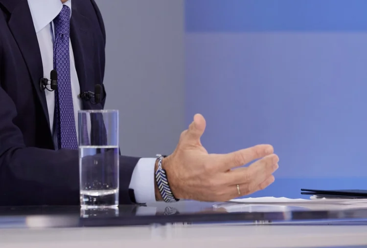 Το κομποσκίνι του Κυριάκου και ο ινδουιστικός «Δεσμός Προστασίας» της Μαρέβας