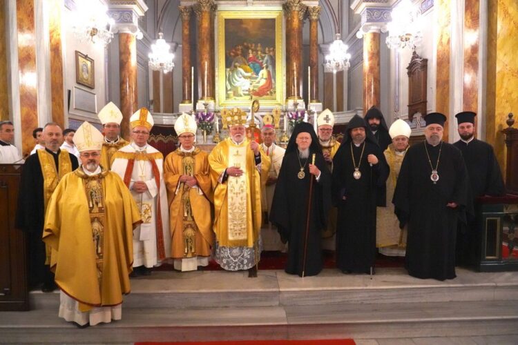 Ο Οικουμενικός Πατριάρχης παρέστη σε λειτουργία για την επέτειο εκλογής του Πάπα Φραγκίσκου