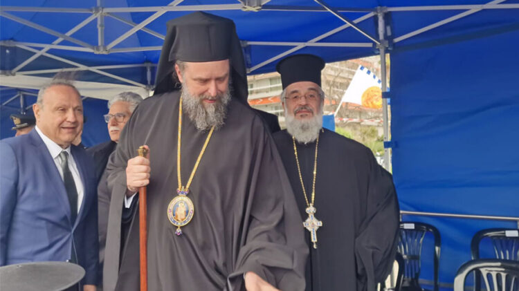 Θεσσαλονίκη: Ο μητροπολίτης ζήτησε να αλλάξει ο «θρόνος» του στους επισήμους της παρέλασης με μία πλαστική καρέκλα