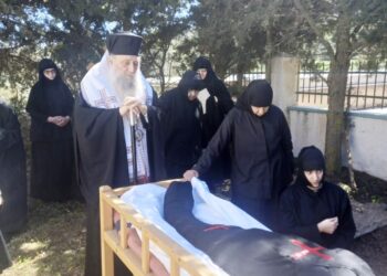 Eκδημία Mοναχής στο Iερό Hσυχαστήριο Θαψανών Πάρου