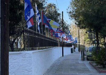 Το Προσκύνημα της Αγίας Βαρβάρας σημαιοστολισμένο  προσδοκά την υποδοχή των Ι. Λειψάνων του Αγ. Νικολάου