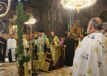 Ο Κατανυκτικός Εσπερινός και οι Χαιρετισμοί του Σταυρού στην Λαμία