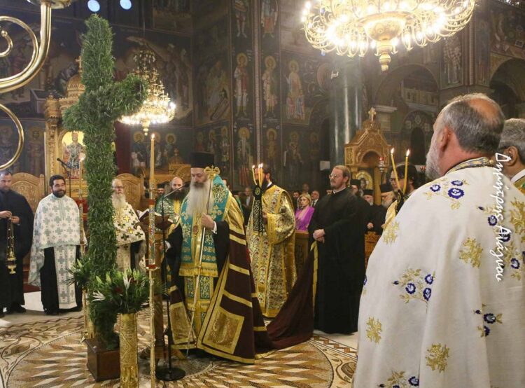 Ο Κατανυκτικός Εσπερινός και οι Χαιρετισμοί του Σταυρού στην Λαμία