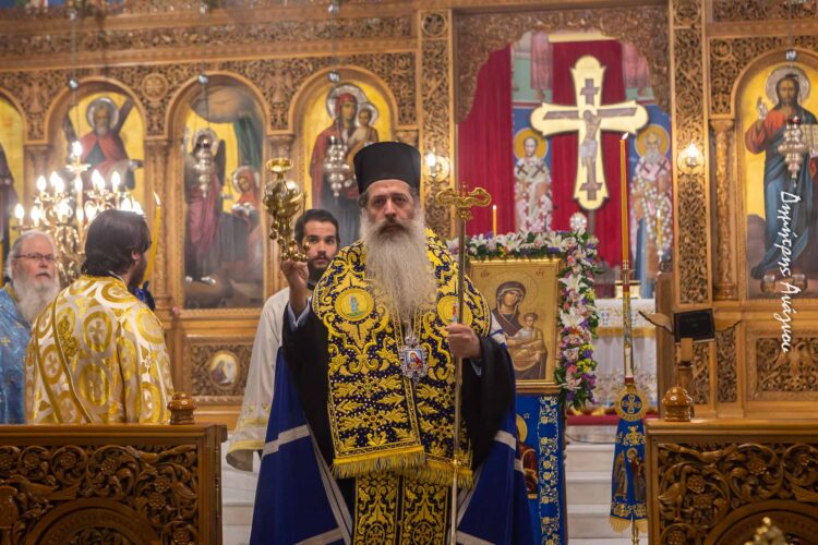 Φθιώτιδος Συμεών: «Προτιμήστε την αγκαλιά της Παναγίας»