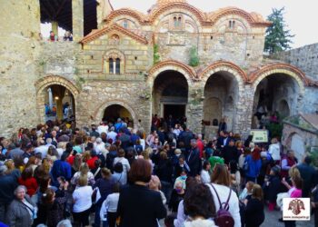 Πλήθος Πιστών Στους Δ΄ Χαιρετισμούς Στον Βυζαντινό Μυστρά