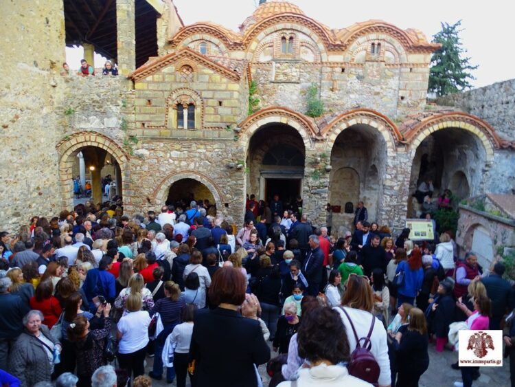 Πλήθος Πιστών Στους Δ΄ Χαιρετισμούς Στον Βυζαντινό Μυστρά