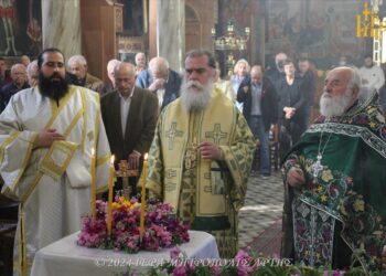 Κυριακή της Σταυροπροσκυνήσεως στην Μητρόπολη Άρτης