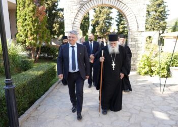 Ο Πρόεδρος του κόμματος ΝΙΚΗ στο μοναστήρι του Τρικόρφου Φωκίδος