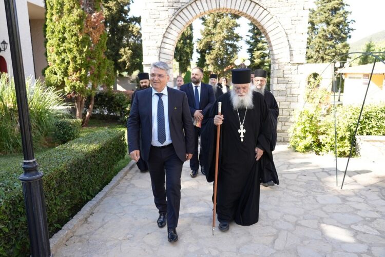 Ο Πρόεδρος του κόμματος ΝΙΚΗ στο μοναστήρι του Τρικόρφου Φωκίδος