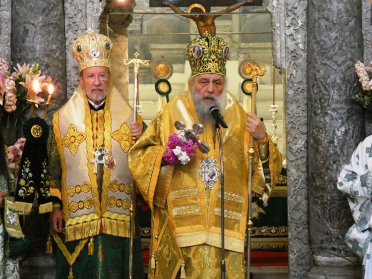 Η Κυριακή της Σταυροπροσκυνήσεως στην Εκατονταπυλιανή της Πάρου