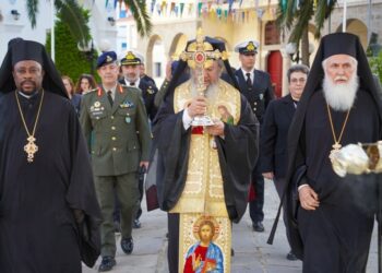 Η ΜΗΤΡΟΠΟΛΗ ΛΗΜΝΟΥ ΥΠΟΔΕΧΘΗΚΕ  ΤΟ ΤΙΜΙΟ ΞΥΛΟ ΤΟΥ ΣΤΑΥΡΟΥ