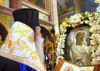 Μητροπολίτης Πειραιώς: Ας γονατίσουμε πιστά μπροστά στην Παναγία μας και ας την παρακαλέσουμε…