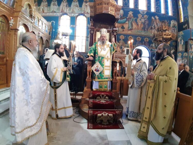 «Τῷ θρόνῳ ἐν οὐρανῷ, τῷ πώλῳ ἐπὶ τῆς γῆς, ἐποχούμενος Χριστὲ ὁ Θεός..»