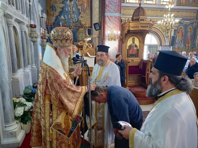 Χειροθεσία Αναγνώστη από τον Μητροπολίτη Kορίνθου