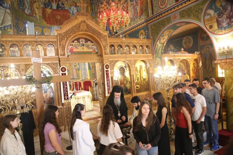 Θεία Λειτουργία στόν  Μητροπολιτικό Ναό Ναυπάκτου γιά τούς μαθητές πού θά διαγωνιστοῦν στίς Πανελλήνιες Ἐξετάσεις,