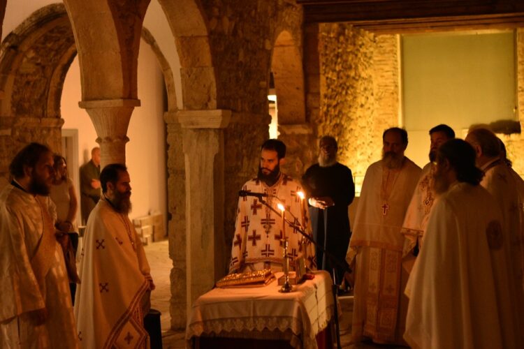 Νυχτερινή προσευχή για την εξεταζομένη νεολαία από το ίδρυμα Νεότητας ΙΑΑ