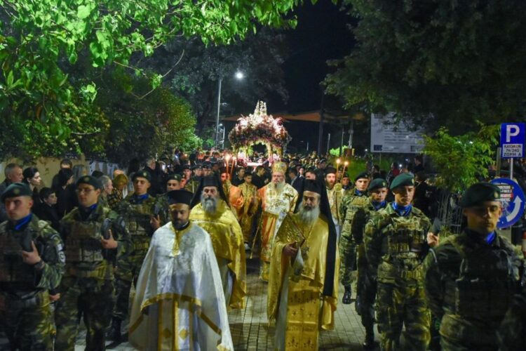 Με λαμπρότητα η συνάντηση των Επιταφίων στη Λάρισα