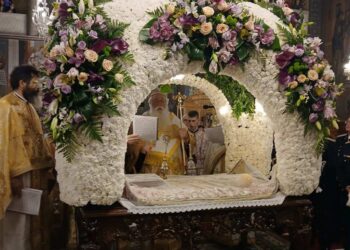 Βαθειά κατάνυξη στην συνάντηση των Επιταφίων στον Βόλο