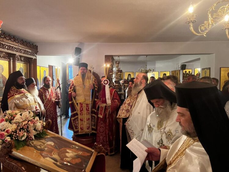 Ο Εσπερινός της Συνάξεως της Παναγίας Γλυκοφιλούσας στην ομώνυμη Ιερά Μονη της Ραψάνης