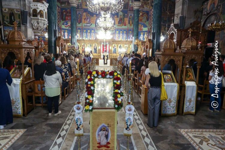 Η Ι.Μ. Φθιώτιδος προσευχόμενη για την αγωνία των πανελλαδικών εξετάσεων