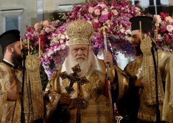 Ο Επιτάφιος Θρήνος στον Μητροπολιτικό Ναό Αθηνών