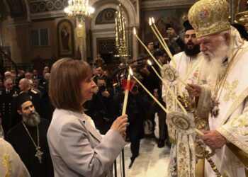 Η ακολουθία της Αναστάσεως στον Ιερό Μητροπολιτικό Ναό Αθηνών