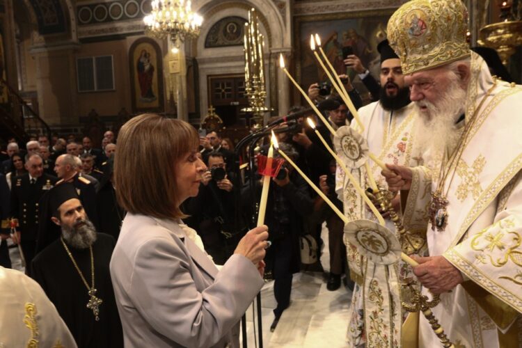 Η ακολουθία της Αναστάσεως στον Ιερό Μητροπολιτικό Ναό Αθηνών
