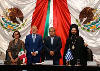 Ο Μητροπολίτης Μεξικού απευθύνει ομιλία στο κτίριο του Καπιτωλίου με αφορμή την 85η επέτειο εγκαθίδρυσης των Διπλωματικών Σχέσεων Ελλάδας- Μεξικού