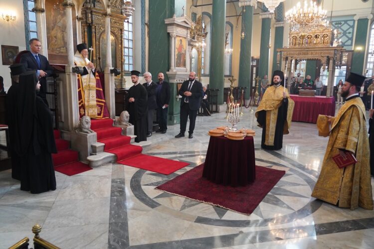 Ο Οικ.Πατριάρχης στον πανηγυρίζοντα Ι. Ναό Αγίων Κωνσταντίνου και Ελένης Σταυροδρομίου