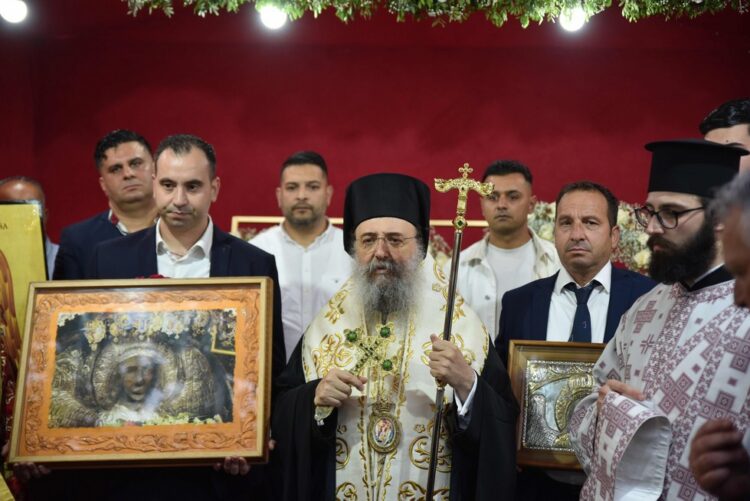 ΟΙ ΤΣΙΓΓΑΝΟΙ  ΤΗΣ ΚΑΤΩ ΑΧΑΪΑΣ ΕΟΡΤΑΣΑΝ ΤΟΝ ΑΡΧΙΣΤΡΑΤΗΓΟ ΜΙΧΑΗΛ