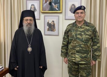 Ὁ Διοικητής τῆς ΙV MΠ «Πελοπόννησος» στὸν Μητροπολίτη Πατρῶν κ.κ. Χρυσόστομο