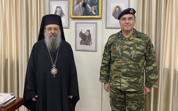 Ὁ Διοικητής τῆς ΙV MΠ «Πελοπόννησος» στὸν Μητροπολίτη Πατρῶν κ.κ. Χρυσόστομο