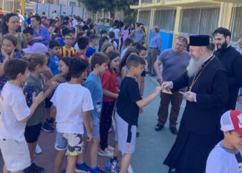 Στο πλευρό της μαθητιώσας νεολαίας ο Μητροπολίτης Περιστερίου