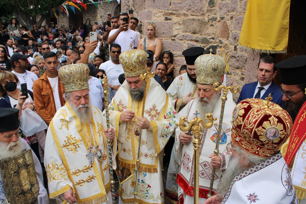 Ευλαβικό οδοιπορικό στην αγιοτόκο και μυροβόλο Λέσβο» - Poimin.gr