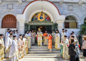 Σερρών Θεολόγος: «Η σημερινή λαμπρή εορτή μας καλεί να γνωρίσουμε τον Χριστό και τη δύναμη της Αναστάσεως Αυτού»