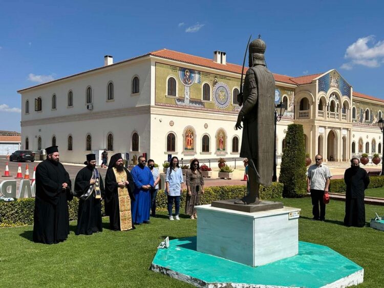 Επιμνημόσυνη δέηση ενώπιον του ανδριάντος του Κωνσταντίνου Παλαιολόγου στη Μητρόπολη Ταμασού