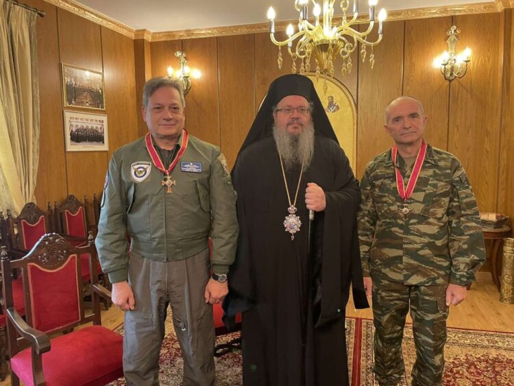 Η Ανώτατη Τιμητική Διάκριση της I.M. Λαρίσης στους Αρχηγούς ΓΕΣ και ΓΕΑ