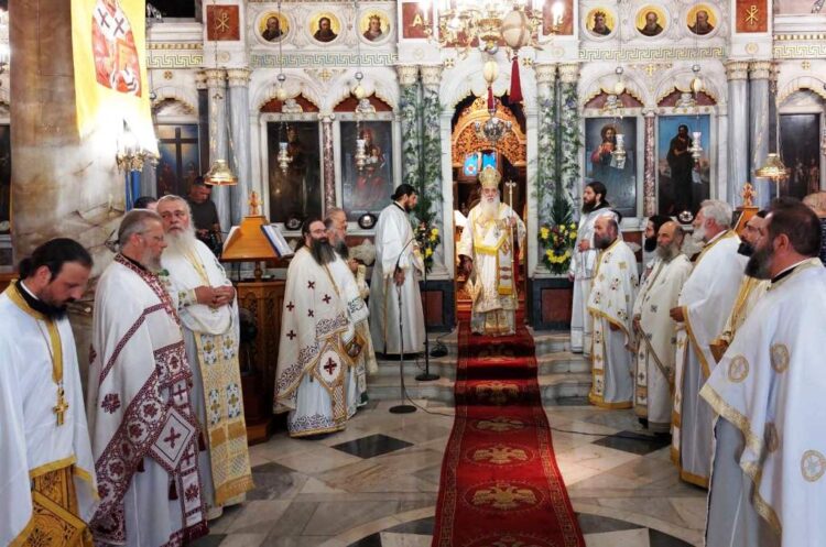 Μέ λαμπρότητα καί μεγαλοπρέπεια ἑορτάσθηκαν τά Ὀνομαστήρια τοῦ Μητρ. Σάμου καί Ἰκαρίας