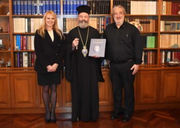 Στον Αρχιεπίσκοπο Μακάριο ο πρώτος Τόμος επετειακής εκδόσεως για τα 100 χρόνια της Κυθηραϊκής Αδελφότητος Αυστραλίας