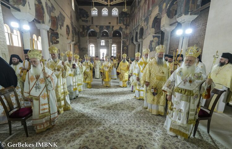 Με λαμπρότητα το Πολυαρχιερατικό Συλλείτουργο για την εορτή των Πρωτοκορυφαίων Αποστόλων στη Βέροια