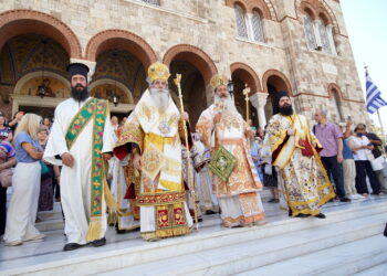 Η λαμπρή Ιερά πανήγυρις του Καθεδρικού Ιερού Ναού Αγίας Τριάδος Πειραιώς