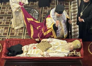 ΤΟ ΣΚΗΝΩΜΑ ΤΟΥ ΜΑΚΑΡΙΣΤΟΥ ΜΗΤΡΟΠΟΛΙΤΟΥ ΑΓΑΘΟΝΙΚΟΥ      ΤΕΘΗΚΕ ΣΕ ΔΗΜΟΣΙΟ ΠΡΟΣΚΥΝΗΜΑ